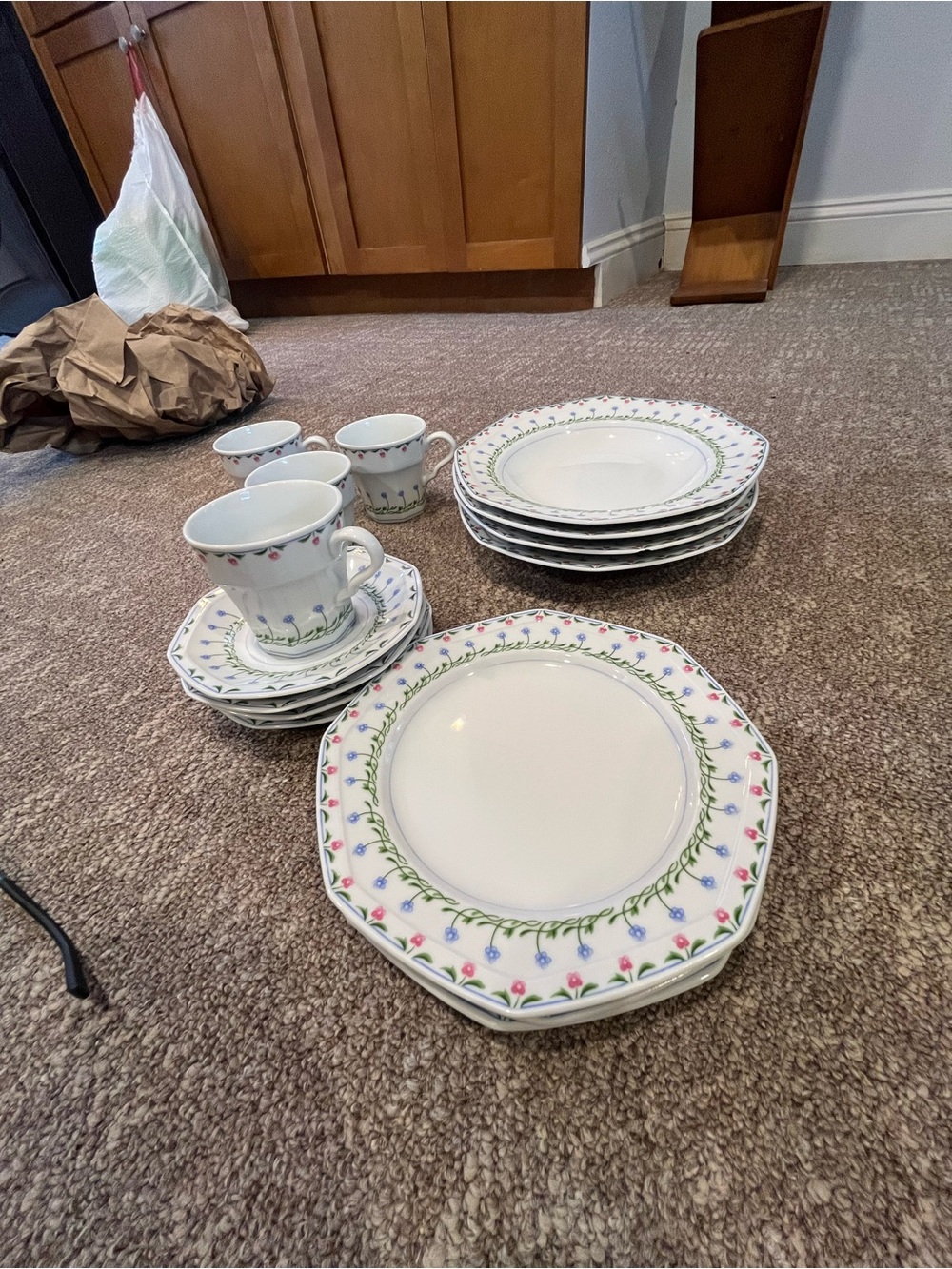 Mikasa Porcelain Dinnerware Set in Younger then Springtime l9405